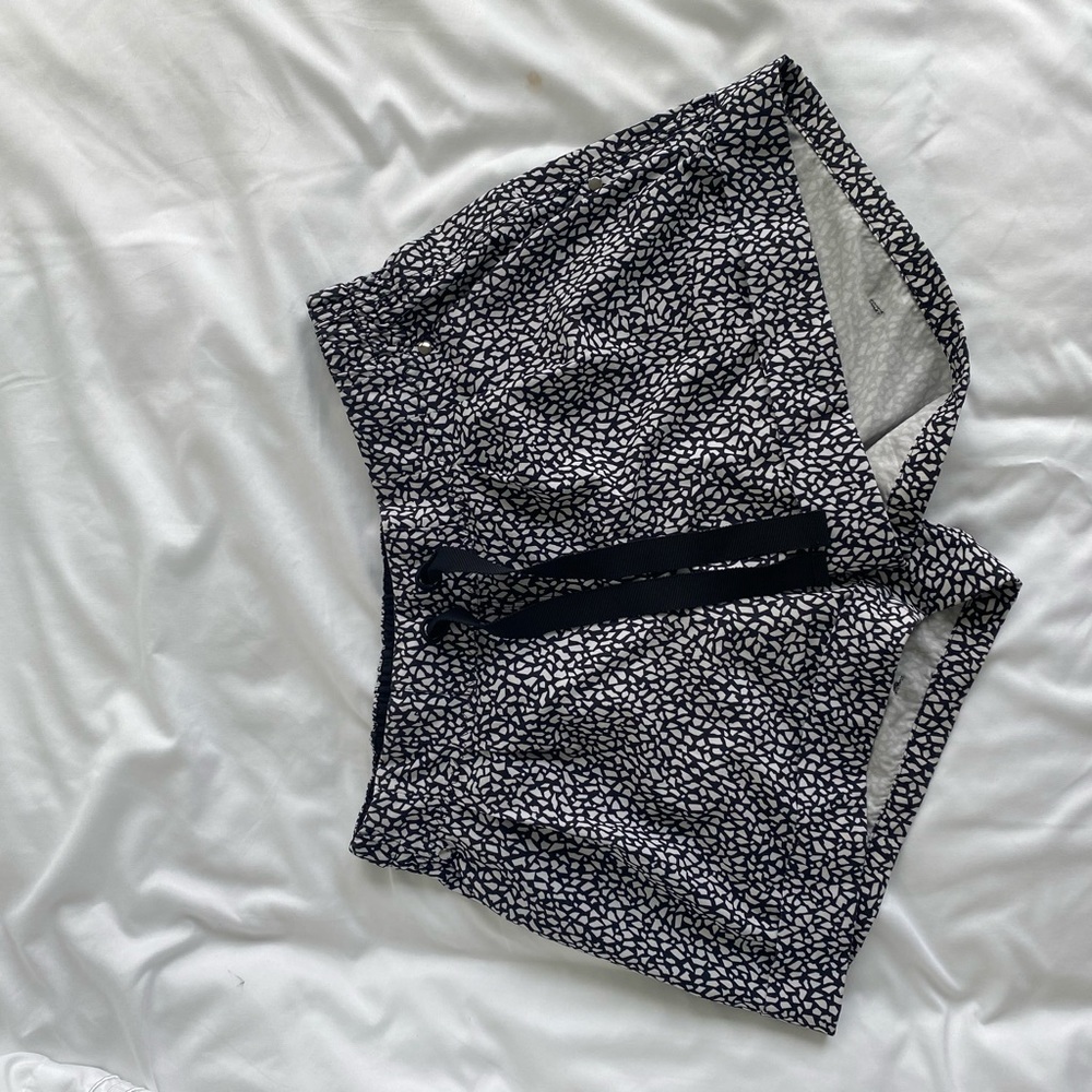 Lululemon high waist stretch 3.5inch shorts